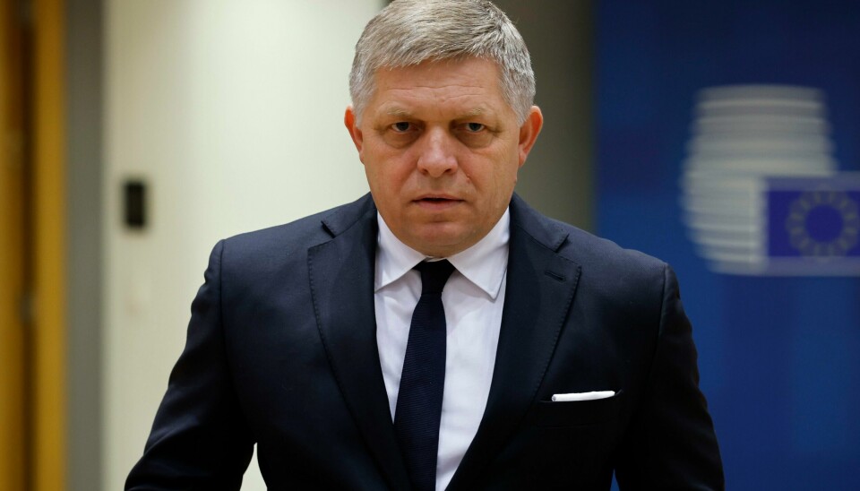 Slovakias statsminister Robert Fico er utskrevet fra sykehuset etter attentatet mot ham og fortsetter behandlingene hjemme, opplyser sykehuset. Slovakias statsminister Robert Fico er hardt såret etter attentatet onsdag. Foto: Geert Vanden Wijngaert / AP / NTB
