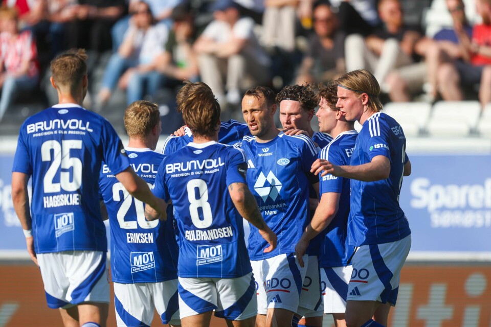 Molde-spillerne jubler etter en av Magnus Wolff Eikrems to scoringer mot Odd før pause. Molde-spillerne jubler etter en av Magnus Wolff Eikrems to scoringer mot Odd før pause. Foto: Trond R Teigen / NTB