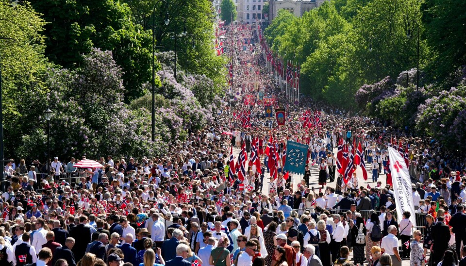 Rundt en halv million mennesker befinner seg i Oslo sentrum på nasjonaldagen. Avbildet er barnetoget, der 119 barneskoler går i tog opp mot slottet. Rundt en halv million mennesker befinner seg i Oslo sentrum på nasjonaldagen. Avbildet er barnetoget, der 119 barneskoler går i tog opp mot slottet. Foto: Heiko Junge / NTB