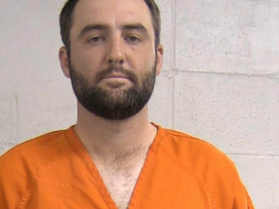In this mug shot provided by the Louisville Metropolitan Department of Corrections Friday, May 17, 2024, Scott Scheffler is shown. Masters champion Scottie Scheffler was detained by police Friday morning on his way to the PGA Championship, with stunning images showing him handcuffed as he was led to a police car. (Louisville Metropolitan Department of Corrections via AP) Scottie Scheffler ble brakt inn på politistasjonen og avbildet. Foto: Louisville Metropolitan Department of Corrections via AP / NTB