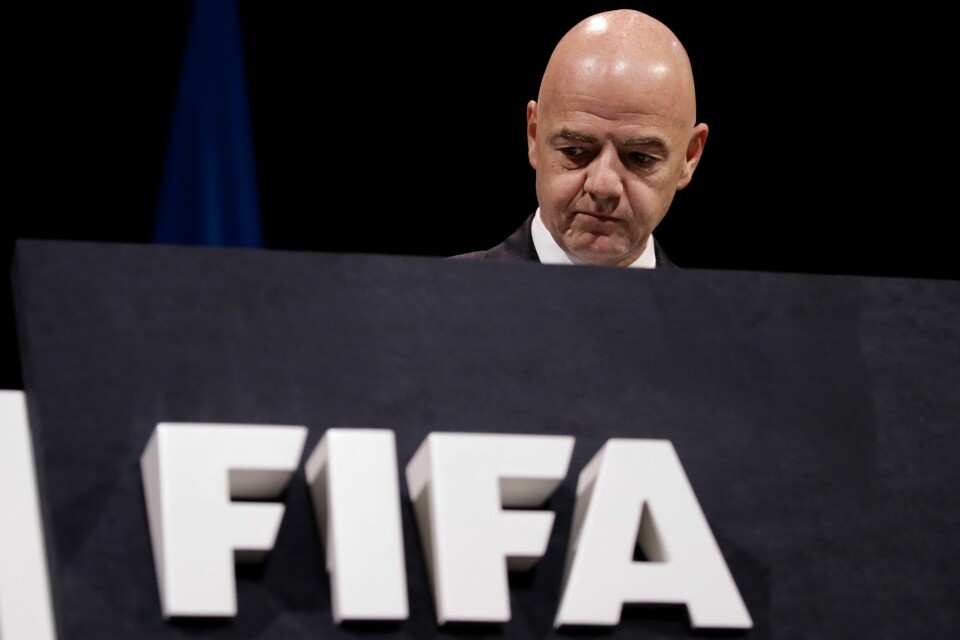 Fifa-president Gianni Infantino, her under Fifa-kongressen i Paris i 2019, slo fast at politikk ikke skal blandes inn og droppet gjennomføring avstemning over det palestinske forslaget. Fifa-president Gianni Infantino, her under Fifa-kongressen i Paris i 2019, slo fast at politikk ikke skal blandes inn og droppet gjennomføring avstemning over det palestinske forslaget. Foto: Alessandra Tarantino / AP / NTB