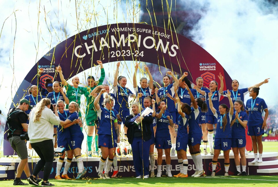 Guro Reiten la opp til ledermålet før det var spilt to minutter, da Chelsea-kvinnene tok sitt femte seriegull på rad med 6-0 over Manchester United. Guro Reiten la opp til ledermålet før det var spilt to minutter, da Chelsea-kvinnene tok sitt femte seriegull på rad med 6-0 over Manchester United.