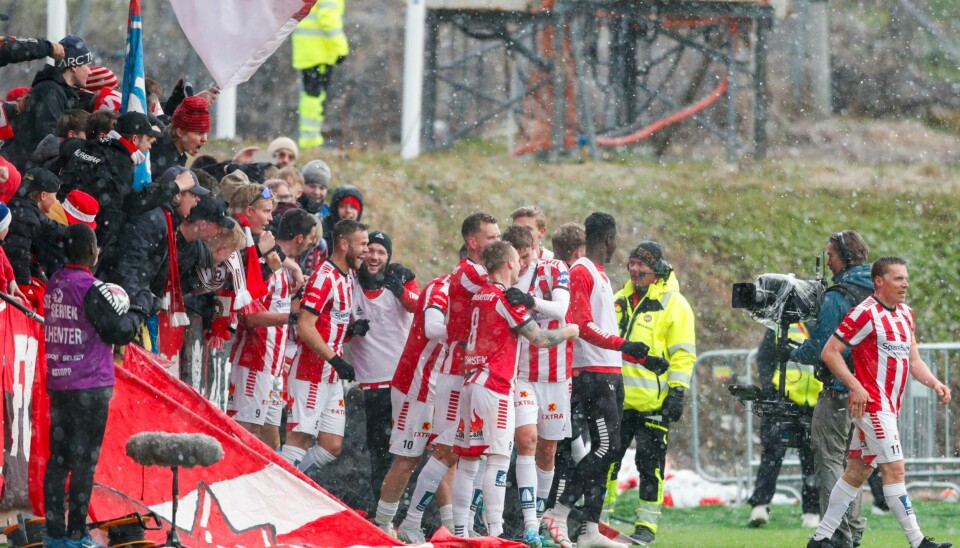 Tromsø-spillerne jublet vilt etter at de snudde kampen. Foto: Rune Stoltz Bertinussen / NTB Tromsø-spillerne jublet vilt etter at de snudde kampen. Foto: Rune Stoltz Bertinussen / NTB