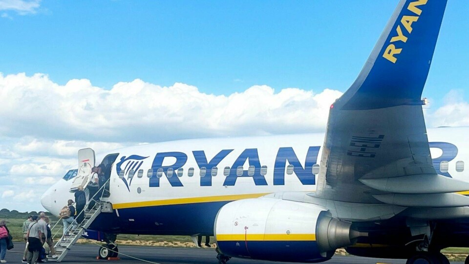 Skal EUs kvotehandel for utslipp omfatte langdistanseflyvninger? Ryanair sier ja, Lufthansa sier nei. Skal EUs kvotehandel for utslipp omfatte langdistanseflyvninger? Ryanair sier ja, Lufthansa sier nei.
