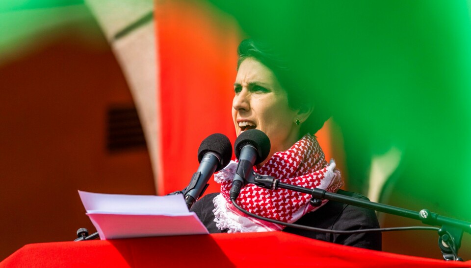 Palestinakomiteens leder Line Khateeb håper Norges anerkjennelse av Palestina også betyr at oljefondet revurderer investeringer i Israels okkupasjon. Foto: Håkon Mosvold Larsen / NTB Palestinakomiteens leder Line Khateeb håper Norges anerkjennelse av Palestina også betyr at oljefondet revurderer investeringer i Israels okkupasjon. Foto: Håkon Mosvold Larsen / NTB
