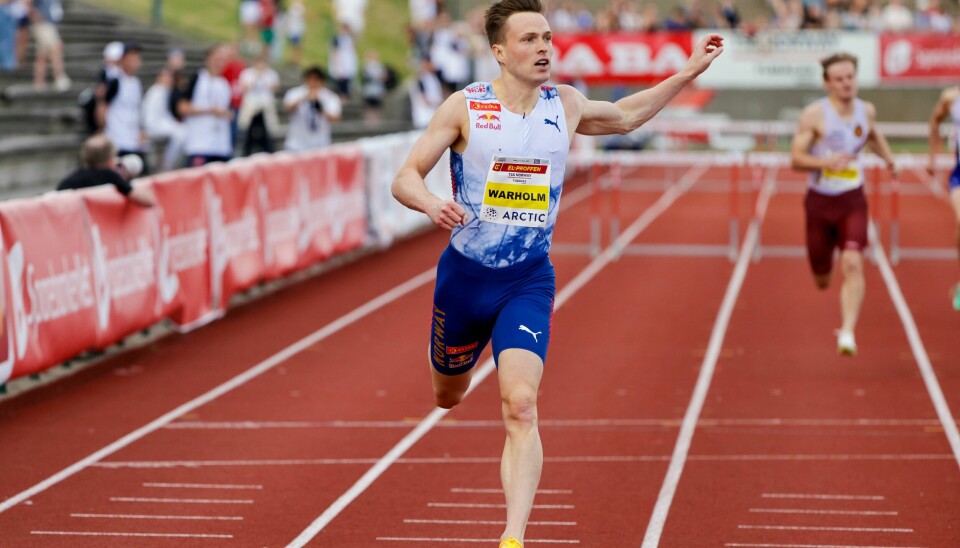 Karsten Warholm var tett på å løpe tidenes raskeste 300 meter hekk i Trond Mohn Games i Bergen onsdag Karsten Warholm var tett på å løpe tidenes raskeste 300 meter hekk i Trond Mohn Games i Bergen onsdag