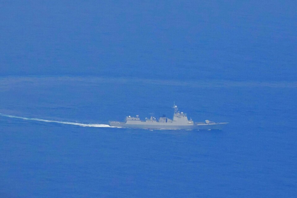 Et kinesisk militært skip fotografert nær Taiwan torsdag, ifølge taiwanske myndigheter. In this photo released by the Taiwan Ministry of National Defense, a Chinese guided missile destroyer is seen near Taiwan on Thursday, May 23, 2024. Taiwan tracked dozens of Chinese warplanes and navy vessels off its coast Friday on the second day of a large exercise China's People's Liberation Army held in response to the inauguration of the island's new leadership. (Taiwan Ministry of National Defense via AP)