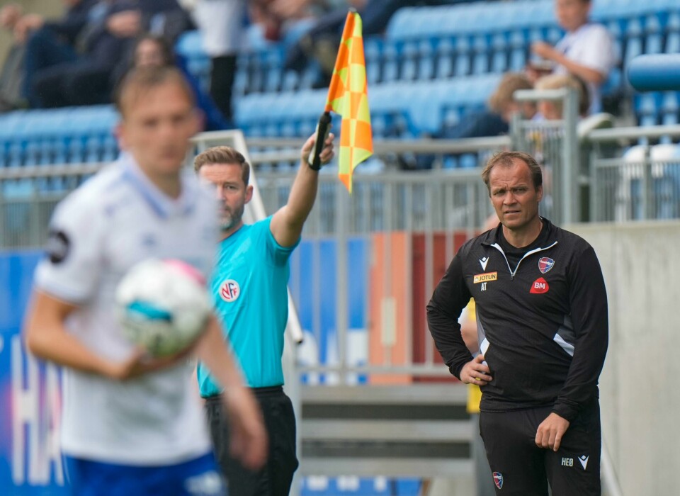 Sandefjords trener Hans Erik Ødegaard i eliteseriekampen i fotball mellom FK Haugesund og Sandefjord. Sandefjords trener Hans Erik Ødegaard i eliteseriekampen i fotball mellom FK Haugesund og Sandefjord.Foto: Jan Kåre Ness / NTB