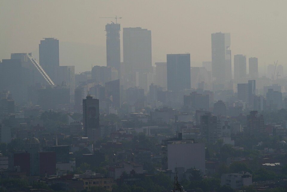Forurensningen lå som en dis over Mexico by tidligere i uken. Storbyen er inne i en hetebølge, og lørdag ble det satt ny varmerekord med 34,7 grader. Arkivfoto. Forurensningen lå som en dis over Mexico by tidligere i uken. Storbyen er inne i en hetebølge, og lørdag ble det satt ny varmerekord med 34,7 grader. Arkivfoto: Marco Ugarte / AP / NTB