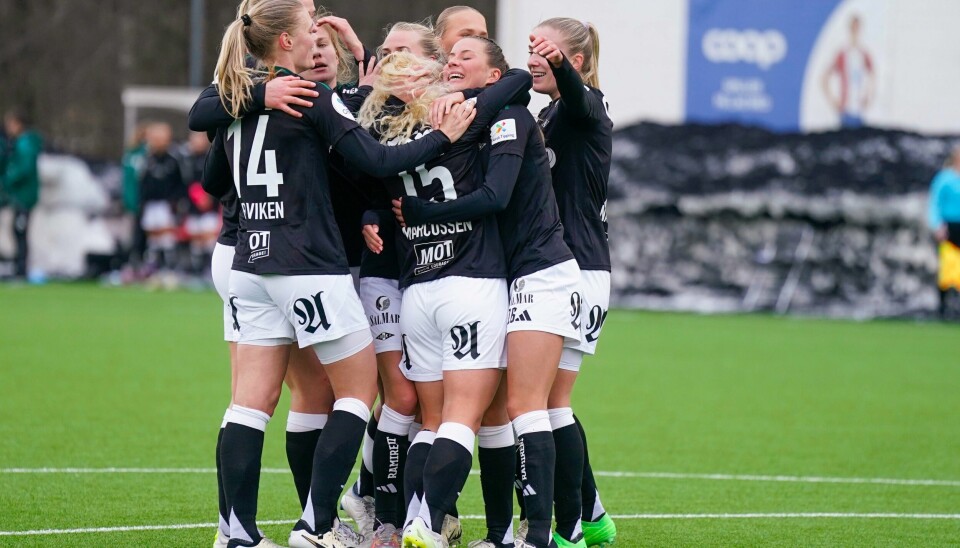 Rosenborg vant over Arna-Bjørnar lørdag. Her fra en tidligere anledning. Rosenborg jubler for mål mot Lyn lørdag. Foto: Lise Åserud / NTB
