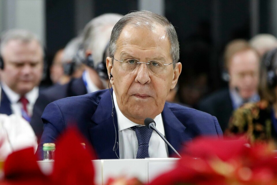 Russlands utenriksminister Sergej Lavrov fyrer stadig løs mot Vesten.