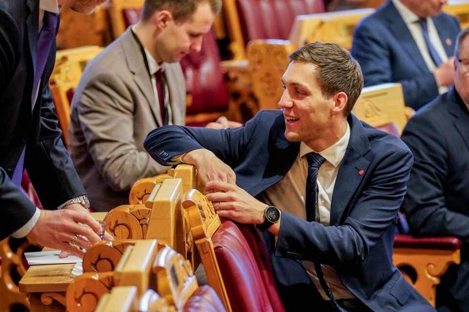Regjeringen vil utrede bestandsmålet for både ulv, jerv og gaupe, og kanskje også bjørn, varsler klima- og miljøminister Andreas Bjelland Eriksen (Ap). Regjeringen vil utrede bestandsmålet for både ulv, jerv og gaupe, og kanskje også bjørn, varsler klima- og miljøminister Andreas Bjelland Eriksen (Ap).