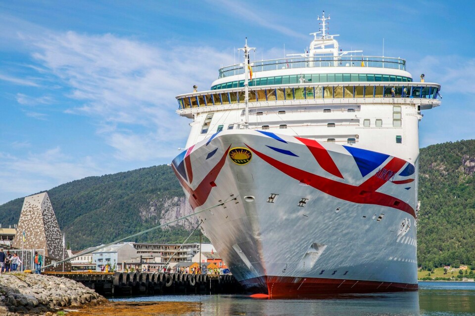 Det er en seig myte at cruiseturisme ikke gir inntekter på landsiden i Norge. Faktum er at hver enkelt turist legger igjen minst 850 kroner per dag i Norge, ofte mer, skriver Rune Mørck Wergeland. Bildet viser cruiseskipet «Aurora» til kai i Åndalsnes sommeren for to år siden. Cruiseskip til kai i Åndalsnes