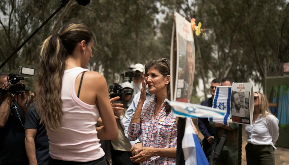 Nikki Haley, USAs tidligere FN-ambassadør, har denne uken også besøkt Sør-Israel, der hun blant annet møtte Tali Biner, som mistet kjæresten sin i 7. oktober-angrepet. Nikki Haley, USAs tidligere FN-ambassadør, har denne uken også besøkt Sør-Israel, der hun blant annet møtte Tali Biner, som mistet kjæresten sin i 7. oktober-angrepet. Foto: Maya Alleruzzo / AP / NTB