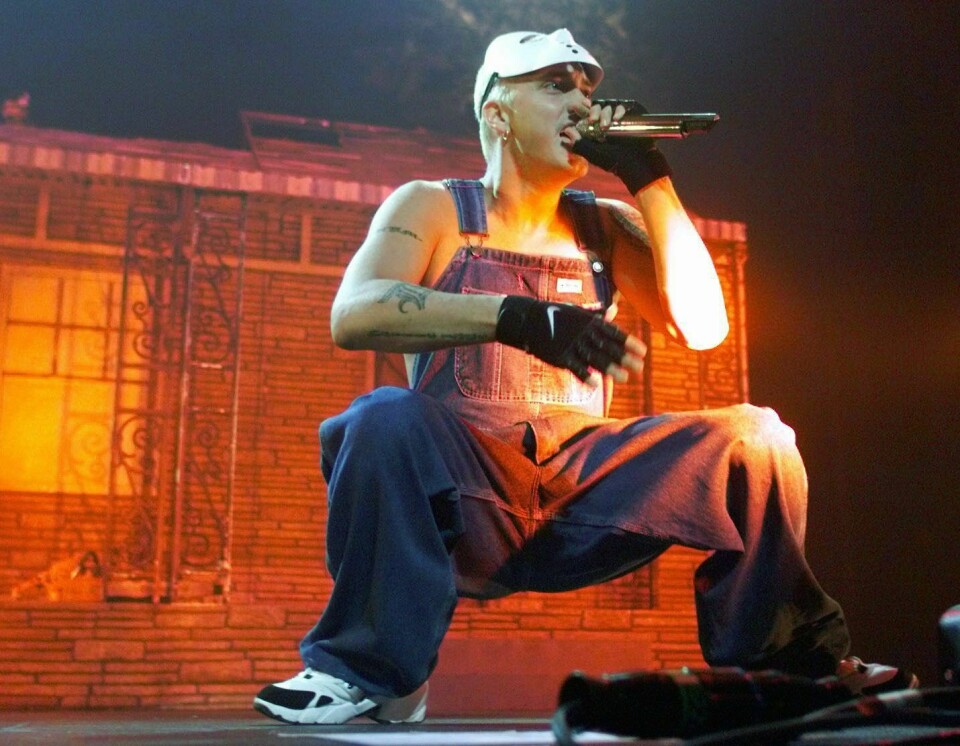 Eminem i Oslo Spektrum i 2001 – året etter at han oppfant Slim Shady. Nå skal han ta livet av sitt alter ego, ifølge tittelen på albumet som kommer til sommeren. Eminem i Oslo Spektrum i 2001 – året etter at han oppfant Slim Shady. Nå skal han ta livet av sitt alter ego, ifølge tittelen på albumet som kommer til sommeren. Foto: Lise Åserud / NTB
