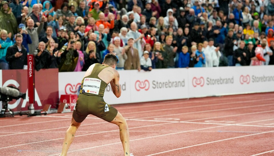Jakob Asserson Ingebrigtsen skjønner at han har vunnet og da startet feiringen på Bislett. Jakob Asserson Ingebrigtsen skjønner at han har vunnet og da startet feiringen på Bislett.