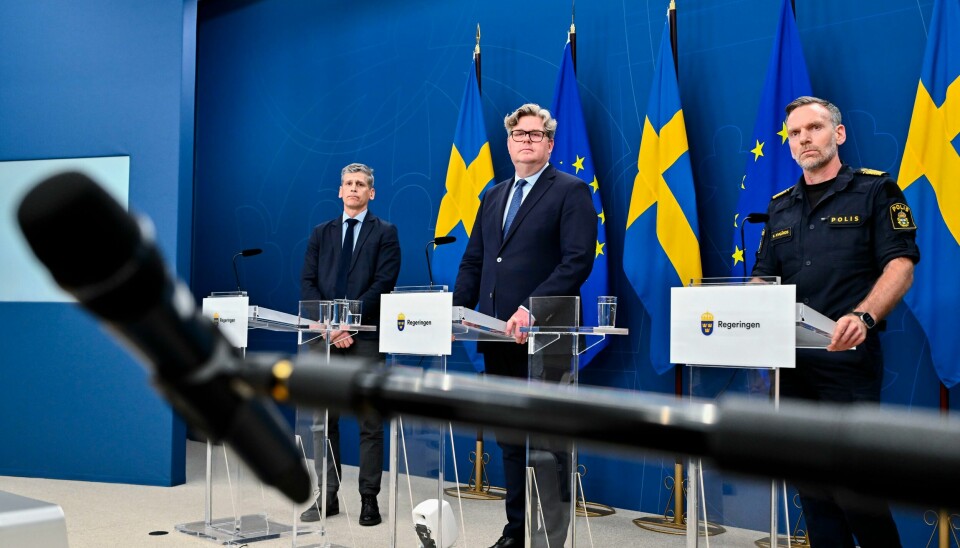 Daniel Stenling (t.v.) i Säpo, justisminister Gunnar Strömmer og fungerende leder Hampus Nygårds (t.h.) ved Nationella operativa avdelningen (NOA) i svensk politi under en pressekonferanse i Stockholm torsdag. Daniel Stenling (t.v.) i Säpo, justisminister Gunnar Strömmer og fungerende leder Hampus Nygårds (t.h.) ved Nationella operativa avdelningen (NOA) i svensk politi under en pressekonferanse i Stockholm torsdag. Foto: Anders Wiklund / TT / NTB