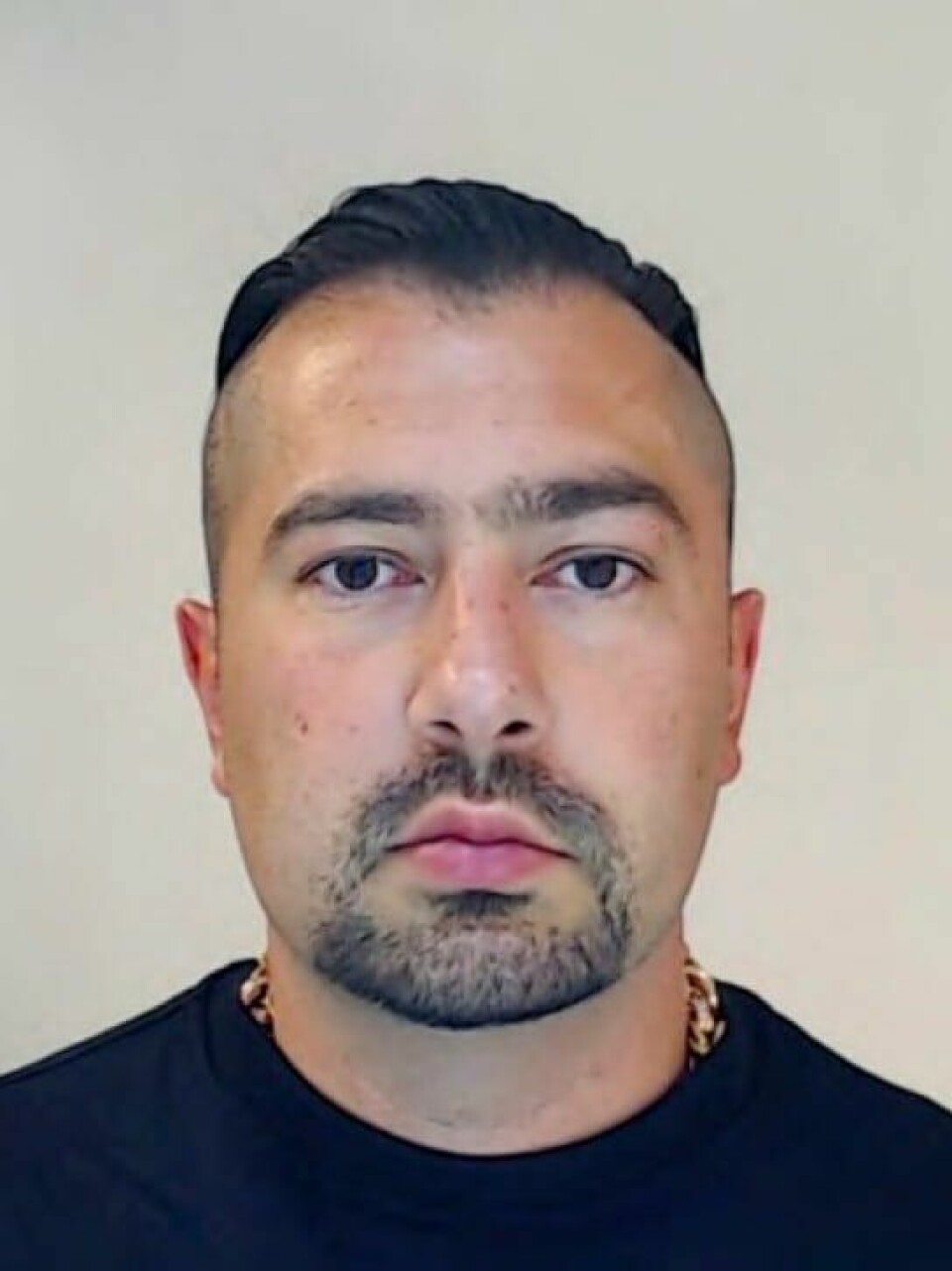 Foxtrot-leder Rawa Majid skal arbeide for det iranske regimet, opplyser det svenske sikkerhetspolitiet Säpo. Bildet viser den svenske, kriminelle gjenglederen Rawa Majid.