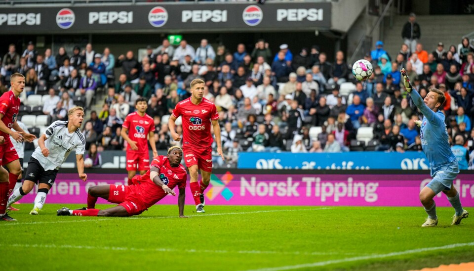 Rosenborgs Santeri Väänänen ser sin avslutning går i mål mot FFK søndag. Rosenborgs Santeri Väänänen ser sin avslutning gå i mål mot FFK søndag. Foto: Ole Martin Wold / NTB