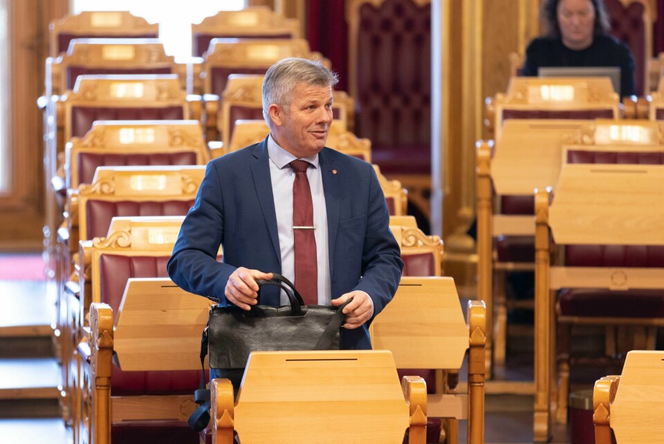 Stortingsrepresentant Bjørnar Selnes Skjæran (Ap). Fiskeri- og havminister Bjørnar Selnes Skjæran (Ap) sier det kommer en avklaring om grunnrenteskatt også på havbruk til havs i forbindelse med statsbudsjettet i oktober. Foto: Hanna Johre / NTB