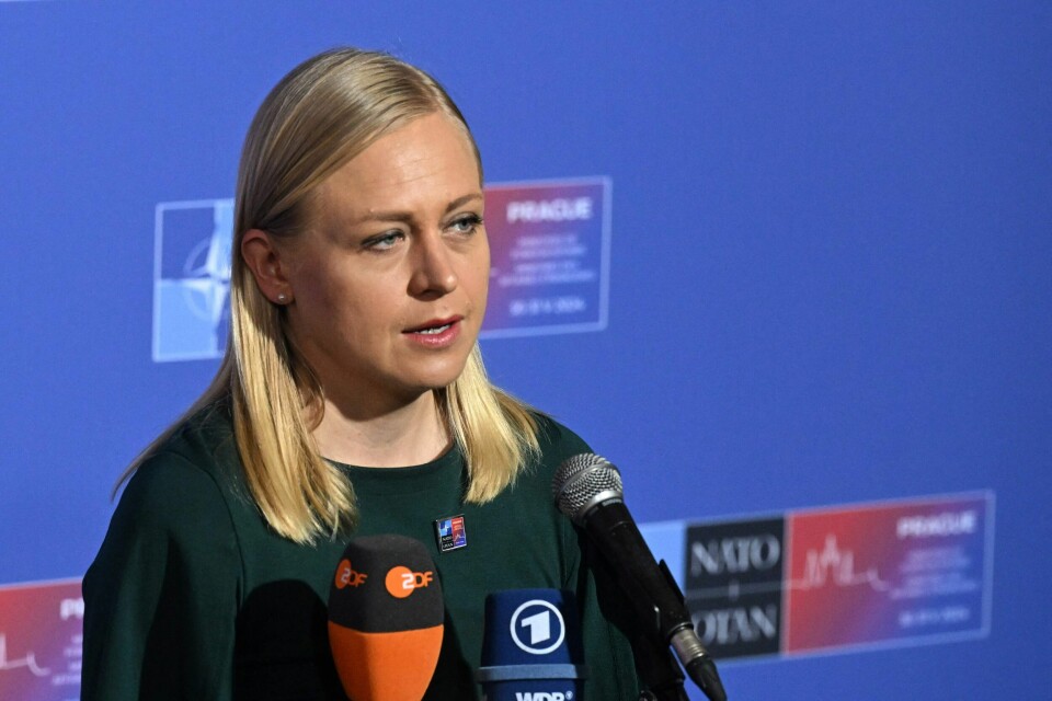 Finlands utenriksminister Elina Valtonen. Finnish Foreign Minister Elina Valtonen talks to media as she arrives to attend an informal meeting of NATO Ministers of Foreign Affairs at Czernin Palace in Prague, Czech Republic on May 31, 2024. (Photo by Michal Cizek / AFP)