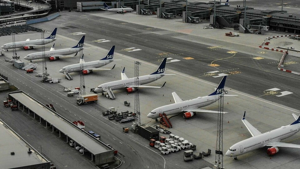 Slik blir flytrafikken påvirket av streiken Oslo lufthavn er den eneste Avinor-flyplassen hvor det i dag finnes personell som er kvalifiserte røykdykkere, på linje med brannkonstabler i kommunal sektor.