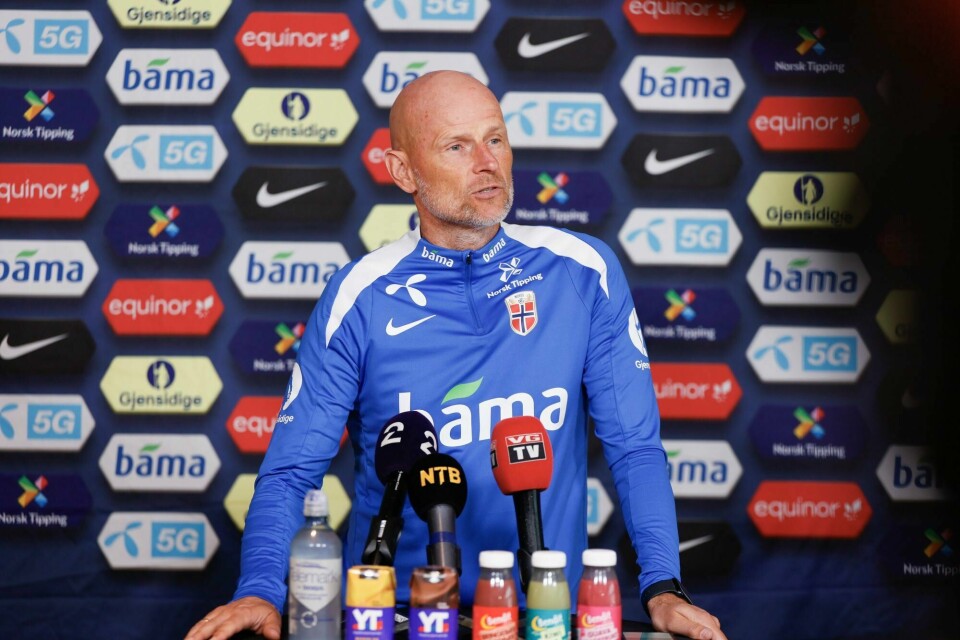 Landslagssjef Ståle Solbakken under pressekonferanse før herrelandslagets trening på Ullevaal Stadion søndag. Landslagssjef Ståle Solbakken under pressekonferanse før herrelandslagets trening på Ullevaal Stadion søndag.