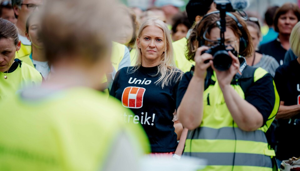Leder av Norsk Sykepleierforbund Lill Sverresdatter Larsen, her under en streikemarkering på Egertorget i Oslo. Leder av Norsk Sykepleierforbund Lill Sverresdatter Larsen, her under en streikemarkering på Egertorget i Oslo. Foto: Stian Lysberg Solum / NTB