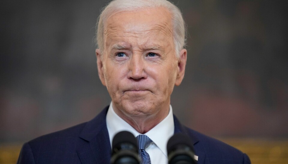 Nå stiller også flere demokrater på innsiden av Det hvite hus spørsmål om president Joe Bidens høye alder og kognitive evner. Joe Bidens sønn står tiltalt for å ha brutt loven på flere punkter. Biden forteller at han har grenseløs kjærlighet overfor sønnen sin, som far. Foto: Evan Vucci / AP / NTB