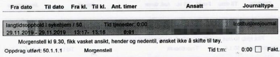 Helsefagarbeideren skriver at Liv Kjønaas ble vasket kl. 09.30. Videopptakene viser at den ansatte aldri gjennomførte det journalførte stellet. Sykepleieren skriver at beboeren ble vasket kl. 09.30. Videopptakene viser at pleieren aldri gjennomførte det loggførte stellet.