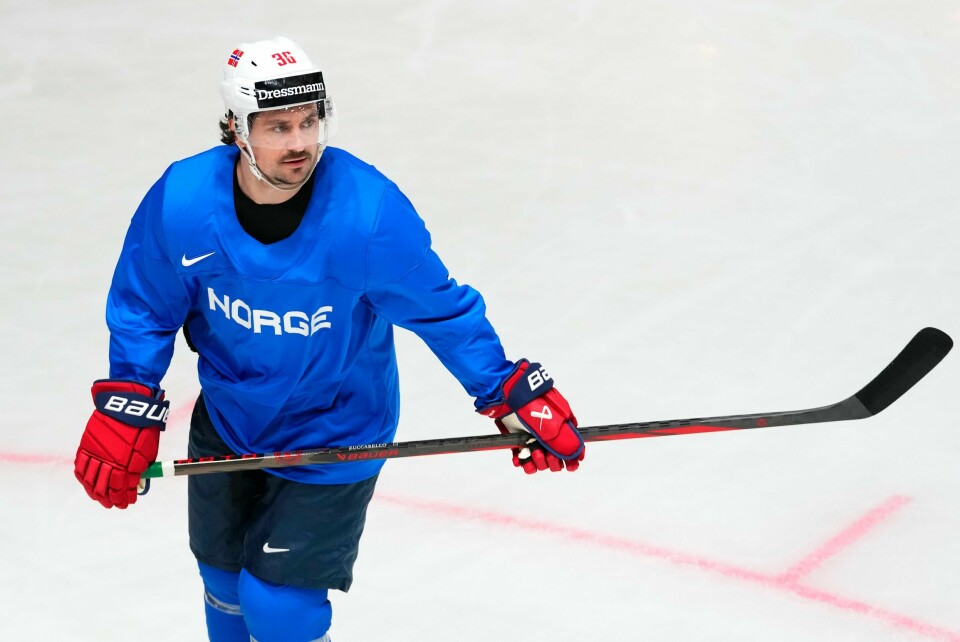 Mats Zuccarello har kjøpt seg inn i en engelsk fotballklubb. Det er fortsatt uklart om Mats Zuccarello spiller mot Danmark i ishockey-VM tirsdag. Foto: Petr David Josek / AP / NTB