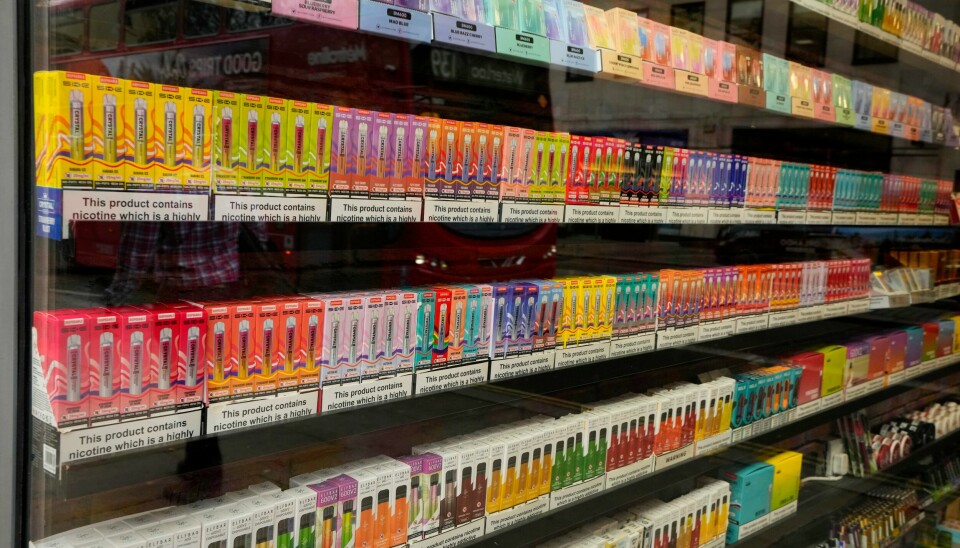 De forhatte engangs-damperne selges med nikotin i utenlandske butikker. Og på svartebørsen i Norge. Engangs-vapere