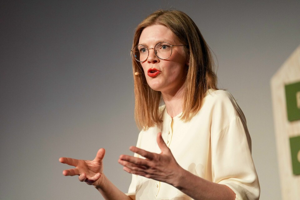 Rødt-leder Marie Sneve Martinussen vil ha et løft for sosialhjelpsmottakere. Marie Sneve Martinussen ble fredag valgt til ny partileder i Rødt. På Vårt Land og Dagbladets nye måling faller partiet kraftig. Foto: Lise Åserud / NTB