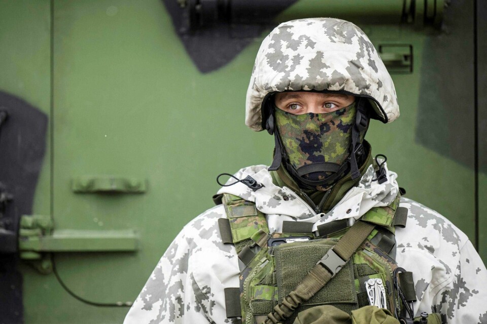 I realiteten har Nato begrenset mandat og lite egnede verktøy for å håndtere ikke-militære trusler og tilfeldige hendelser. Det samme kan ikke sies om EU, skriver Helge Arnli. Bildet er fra «Nordic Response», den store Nato-øvelsen i Nord-Norge i vinter. Forsvaret, Nato-øvelse, Nordic Response