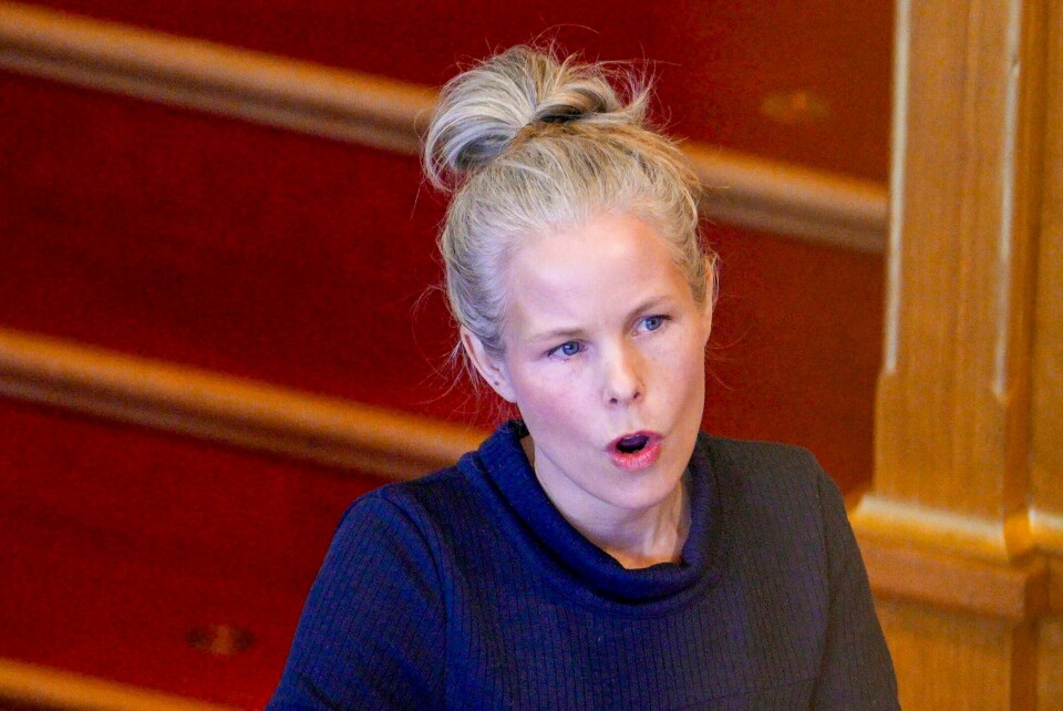 Partileder i Sosialistisk Venstreparti Kirsti Bergstø er ikke fornøyd med næringsministeren svar om lederlønn i statseide selskaper. Foto: Javad Parsa / NTB