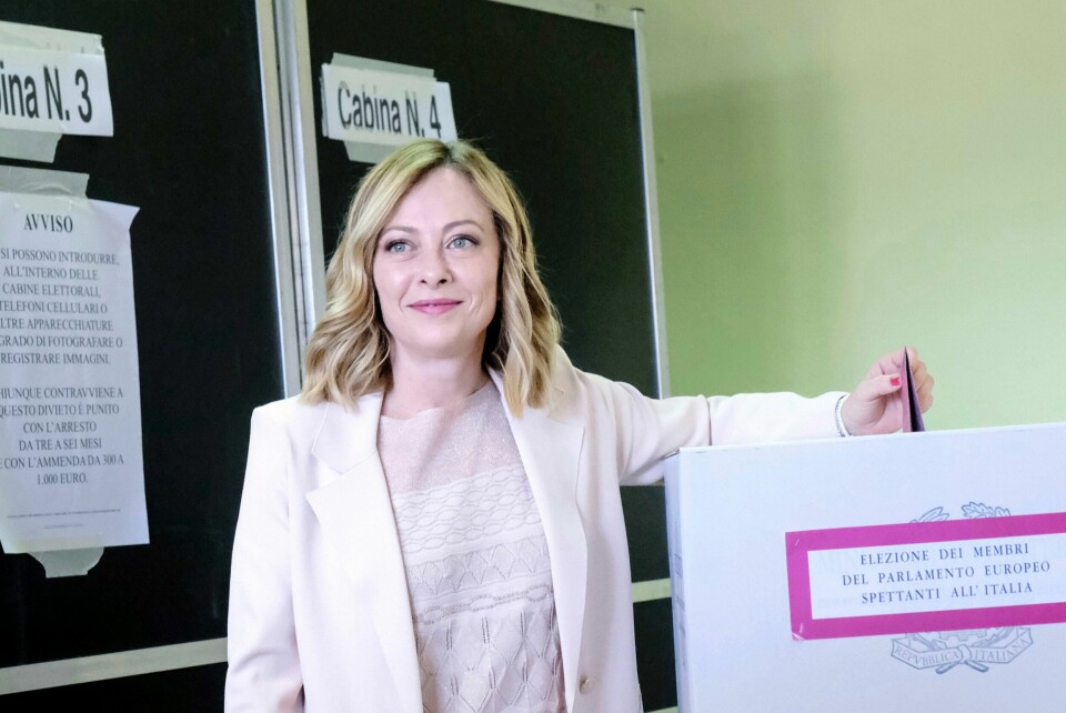 Italias statsminister Giorgia Meloni stemte ved EU-valget lørdag. Søndag kommer fasiten. Meloni advarer sentrumspartiene om at deres tid i førersetet kan være over. Italias statsminister Giorgia Meloni stemte ved EU-valget lørdag. Søndag kommer fasiten. Meloni advarer sentrumspartiene om at deres tid i førersetet kan være over. Foto: Mauro Scrobogna / LaPresse via AP / NTB