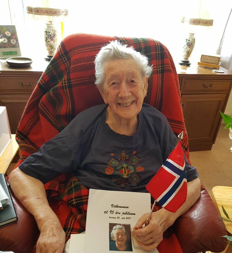 Liv Kjønaas ble 95 år gammel. Hun tilbrakte tre måneder på sykehjemmet som Statsforvalteren slo fast ikke ga henne god nok omsorg, før datteren flyttet henne hjem igjen. Liv Kjønaas ble 95 år gammel. Hun tilbrakte tre måneder på sykehjemmet som Statsforvalteren slo fast ikke ga henne god nok omsorg, før datteren flyttet henne hjem igjen.