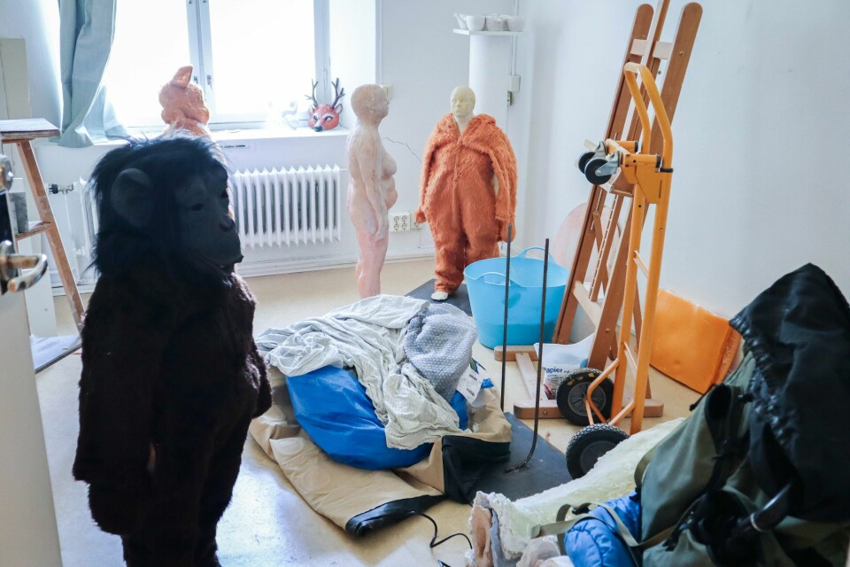 Vi ber Oslos kulturbyråd om å anerkjenne en forlengelse av leiekontrakten vår, skriver Guro Berger på vegne av Kontraskjæret Atelierfellesskap, som trues av utkastelse. Bildet er fra et av atelierene i Myntgata 2. Myntgata 2 i Oslo, atelierfellesskap for kunstnere