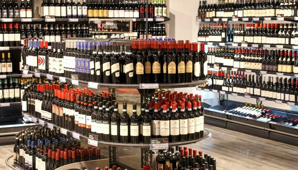 For første gang på tolv år har partene i vin- og brennevinsbransjen kommet til enighet om lønnsoppgjøret uten hjelp av Riksmekleren. Vinmonopolet burde slutte å selge vin fra Israel, mener fagforeningstopp Illustrasjonsfoto: Gorm Kallestad / NTB