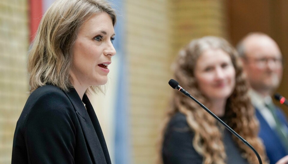 SVs Kari Elisabeth Kaski kunne smile bredest. Kari Elisabeth Kaski (SV) Eli Tuva Moflag (Ap) og Ole André Myhrvold (Sp) på pressekonferansen om revidert nasjonalbudsjett i vandrehallen på Stortinget. Foto: Håkon Mosvold Larsen / NTB