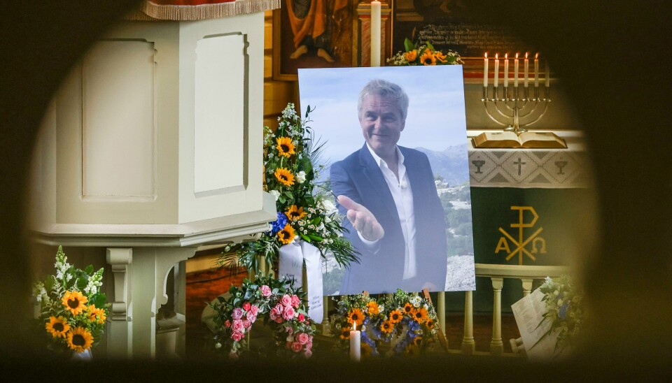 Dag Erik Pedersen bisettes fra Berg trekirke i Helgeroa. Dag Erik Pedersen bisettes fra Berg trekirke i Helgeroa. Foto: Trond Reidar Teigen / NTB