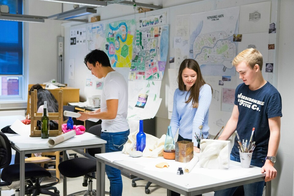 Alle barn har rett på like muligheter i skolen uavhengig av kjønn. Også i faget kunst- og håndverk, skriver Tore Andre Ringvold og Eva Lutnæs. (Illustrasjonsfoto) Færre har søkt seg til lærerutdanning i praktiske estetiske fag etter omleggingen til mastergrad, viser søkertall. Foto: Thomas Brun, NTB