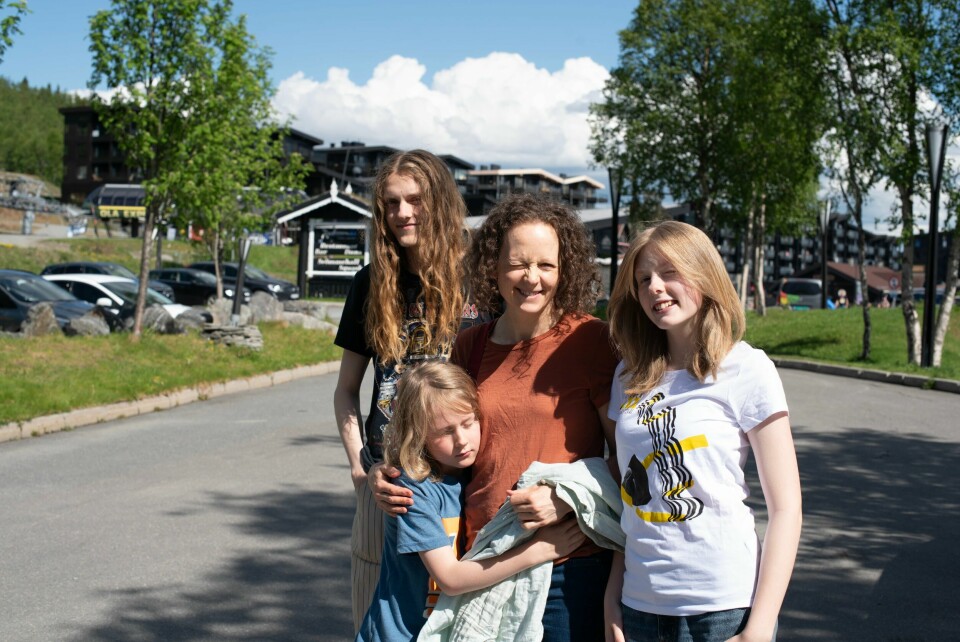 Selv om bussturen til Beitostølen ble preget av irritasjon, var det god stemning resten av oppholdet. Returreisen til Oslo tok familien med bil. Familien Arntzen-Jacobsen