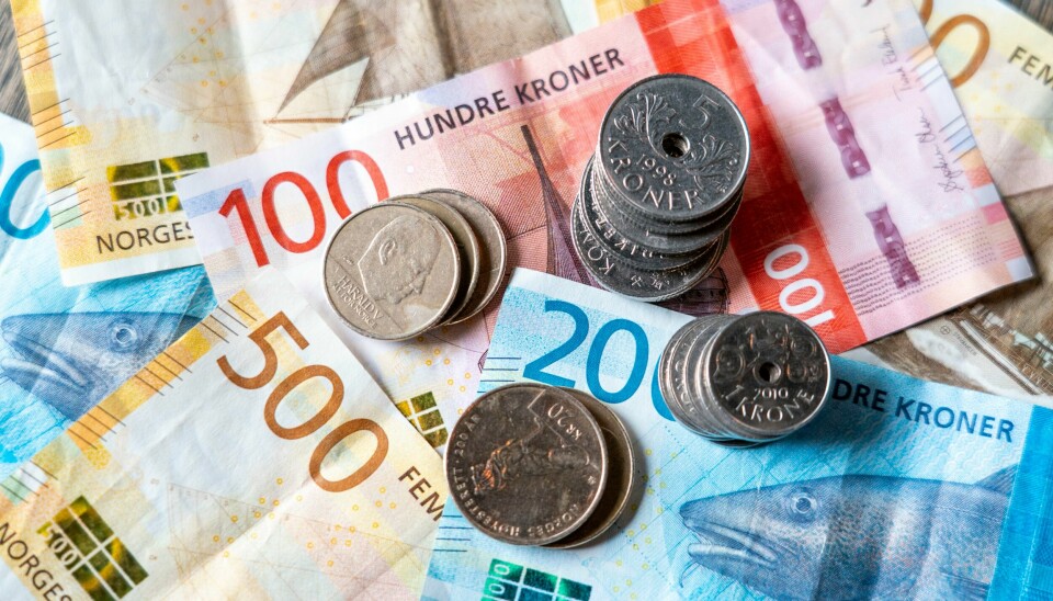 Illustrasjonsfoto. Bildet viser en bunke med pengesedler og mynter.