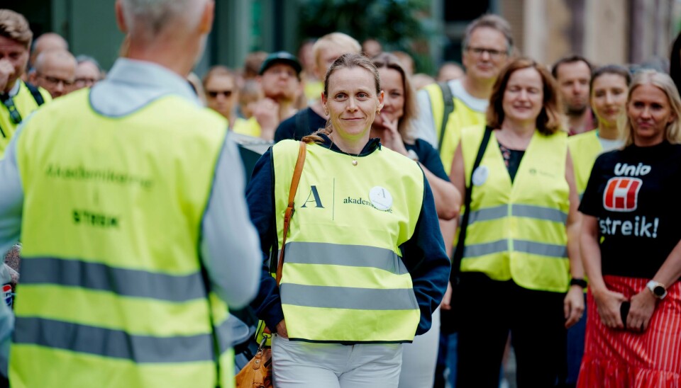 Medlemmer i Akademikerne og Unio gikk til streik i mai for å beholde to tariffavtaler i staten. Akademikerne-leder Lise Lyngsnes Randeberg under en streikemarkering på Egertorget i Oslo nylig. Foto: Stian Lysberg Solum / NTB