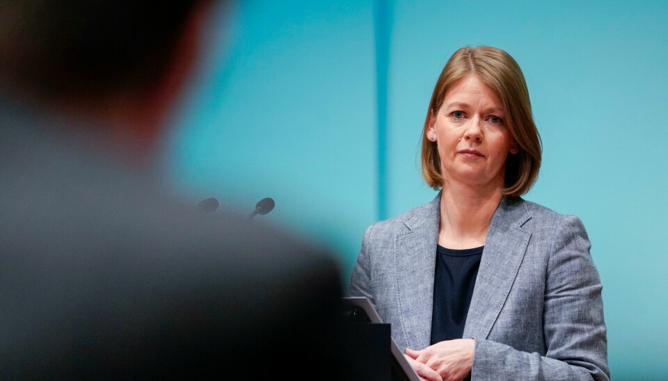 Økonomene er sjeldent enige om de bakenforliggende forholdene når Norges Bank og sentralbanksjef Ida Wolden Bache skal vurdere pengepolitikken framover. Konklusjonen er ingen rentekutt nå og trolig kommer det første kuttet senere enn anslått. Sentralbanksjef Ida Wolden Bache redegjorde fredag for komiteens rentebeslutning. Foto: Ole Berg-Rusten / NTB