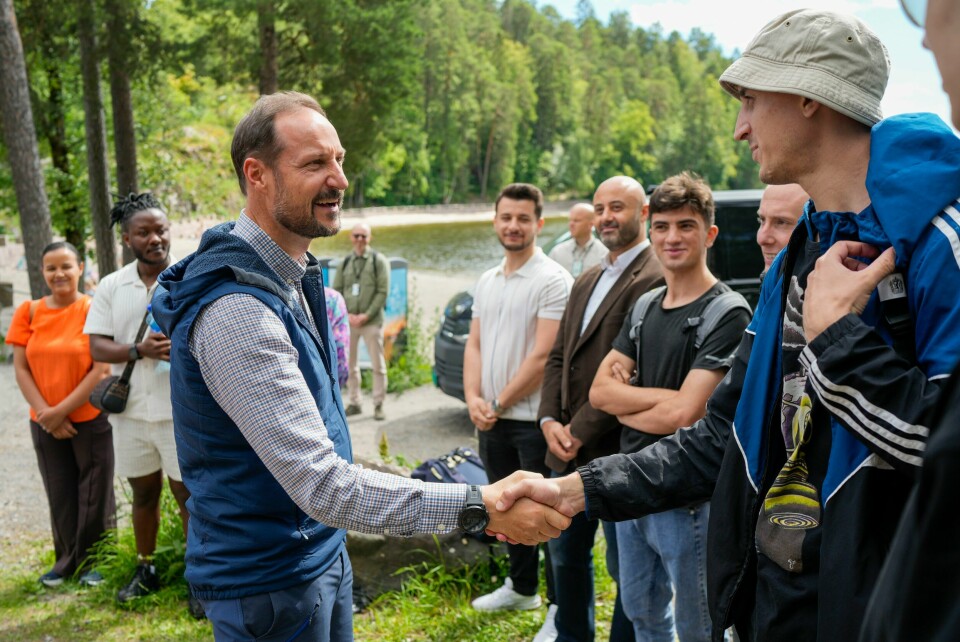 20. juni er verdensdagen for flyktninger, og kronprins Haakon brukte dagen til å gå tur på Bygdøy med flyktninger og frivillige flyktningguider fra Røde Kors. 20. juni er verdensdagen for flyktninger, og kronprins Haakon brukte dagen til å gå tur på Bygdøy med flyktninger og frivillige flyktningguider fra Røde Kors. Foto: Cornelius Poppe / NTB