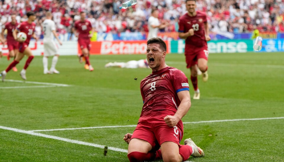 Serbias Luka Jovic har akkurat scoret det avgjørende målet fem minutter på overtid. Serbias Luka Jovic har akkurat scoret det avgjørende målet fem minutter på overtid.