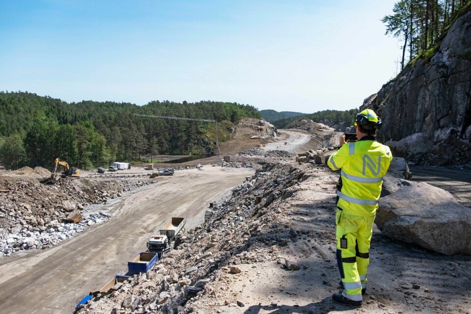 Jeg ønske at opposisjonen kunne se hvor urealistisk denne planen er, og heller brukte sin innflytelse til å kutte i de overprisede motorveiene, skriver Gytis Blazevicius. Bildet er fra utbyggingen av E39 mellom Kristiansand og Mandal. Nye E39 mellom Kristiansand og Mandal.