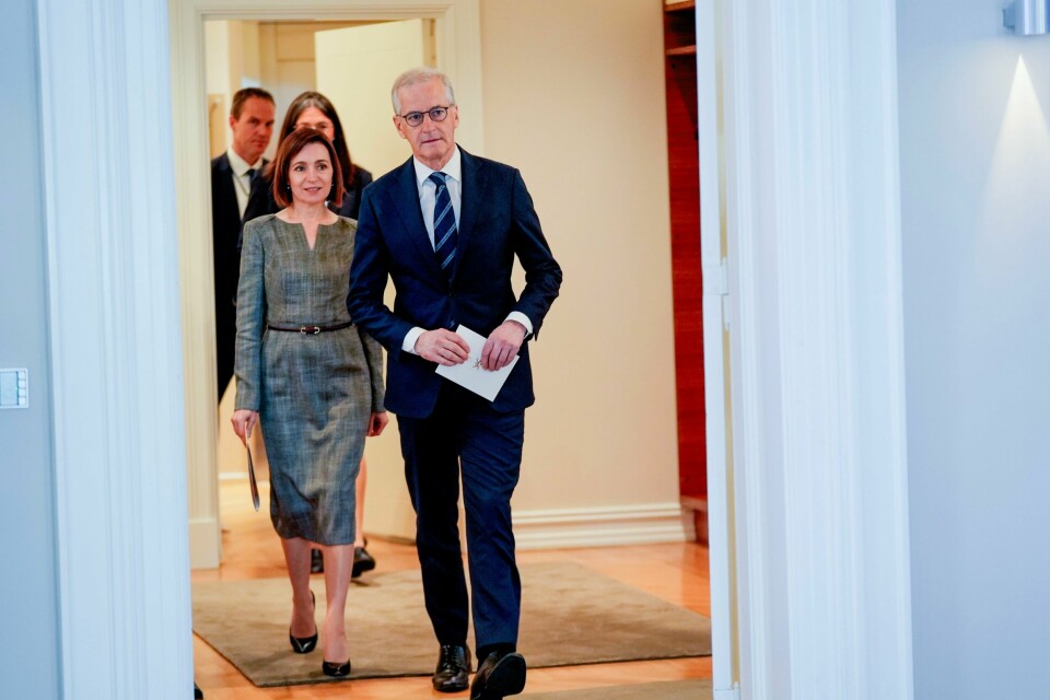 Statsminister Jonas Gahr Støre (Ap) og Moldovas president Maia Sandu møttes til samtaler under statsbesøket i mai. Nå styrkes samarbeidet mellom Norge og Moldova ytterligere. – Norge bidrar med 170 millioner kroner til FNs høykommissær for flyktninger i Ukraina og Moldova, sier statsminister Jonas Gahr Støre (Ap). Her sammen med Moldovas president Maia Sandu da hun besøkte Norge tidligere i mai. Foto: Terje Bendiksby / NTB